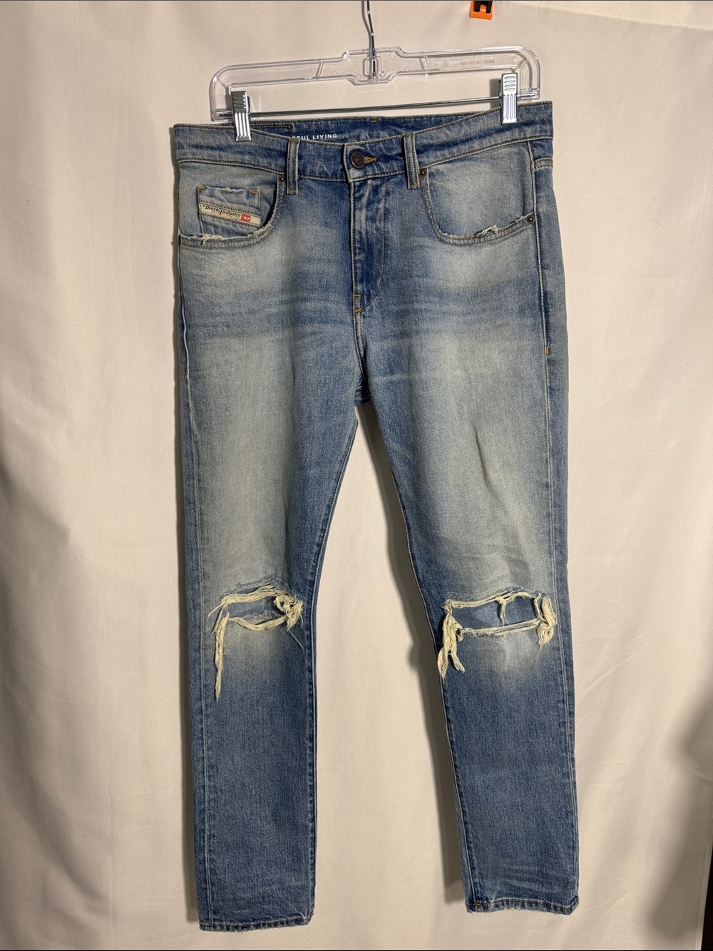 Diesel 2019 D-Strukt Slim Fit Jeans Light Wash Destroyed Knee W31 L33